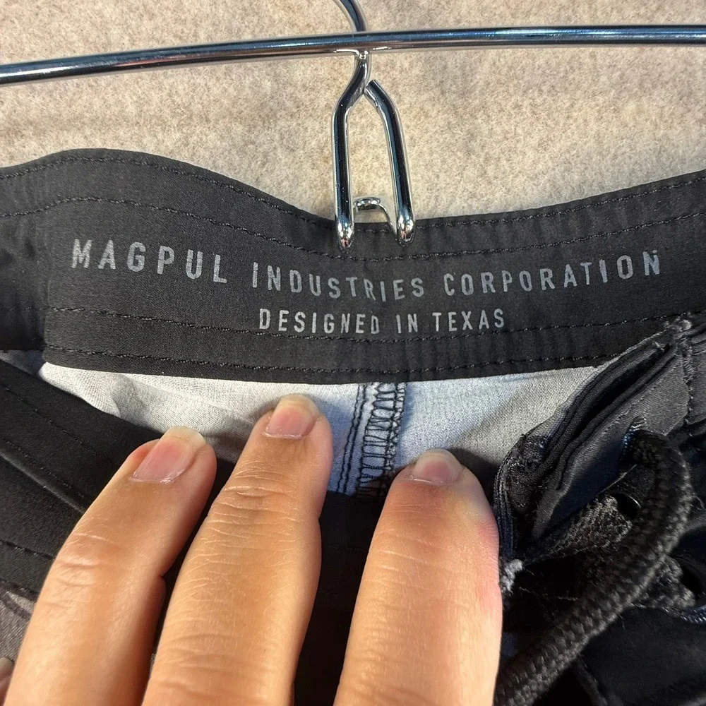 Magpul Industries‎ Mens Camo Board Shorts Grey Black Swim Trunks Size 35